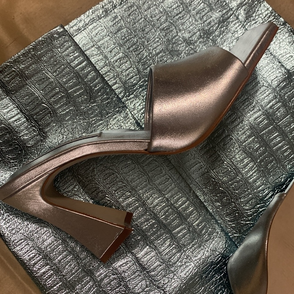 Steve Madden Metallic Silver Slide Wedge Sandals - Picture 5 of 7